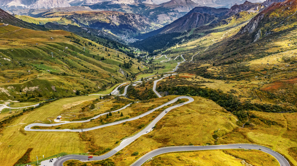 Die Passstraße über das Pordoijoch