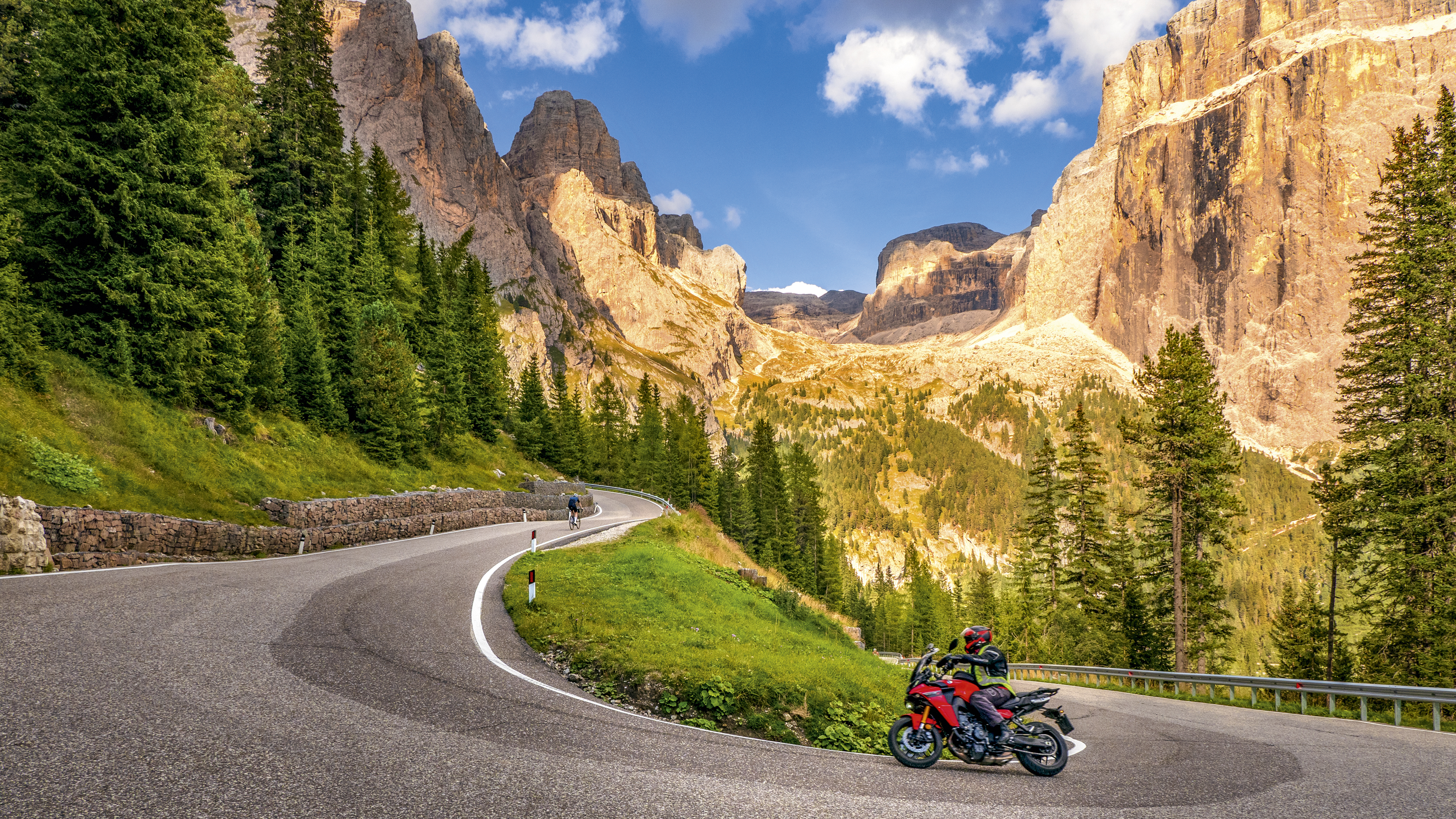 Die besten Straßen in den Dolomiten